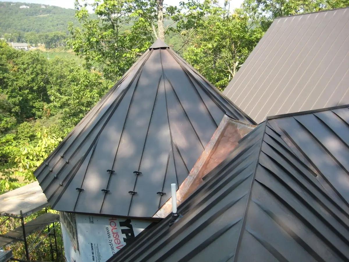 Professional Gutter Cleaning by Craftsman Roofing in Pinedale